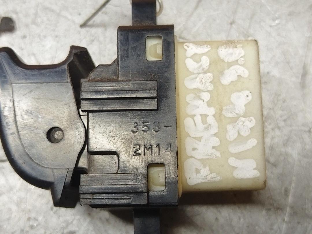 Кнопка стеклоподъемника заднего правого X7UAV8 Mazda Premacy - Фото 5