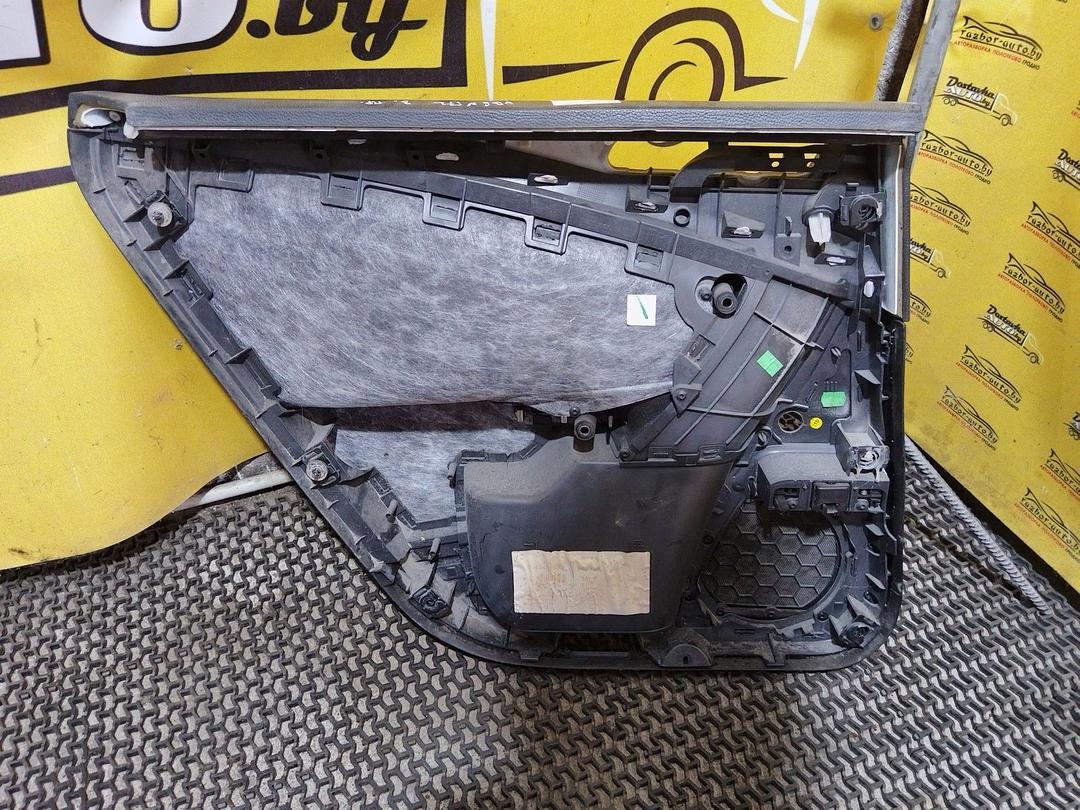 Обшивка двери задней правой (дверная карта) UQZXDV Volkswagen Passat купить