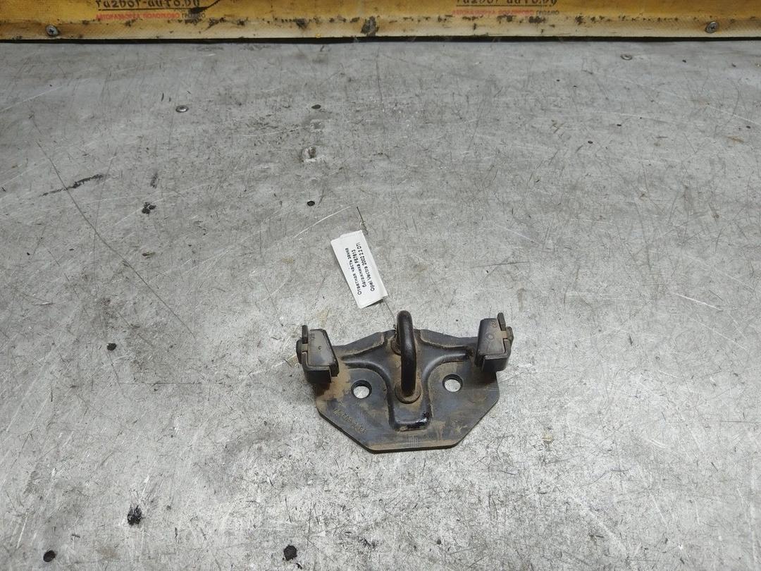 Ответная часть замка багажника F57613 Opel Vectra