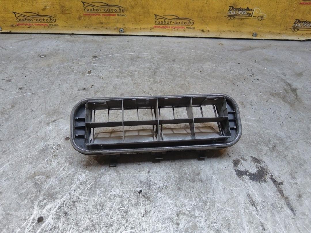 Решетка вентиляции кузова J8HYBL Nissan Micra