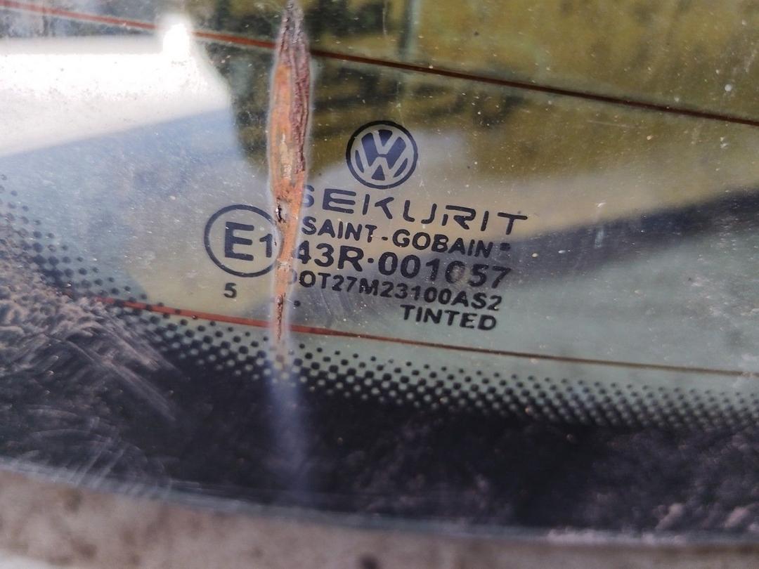 Стекло заднее UVJ4XP Volkswagen Passat купить