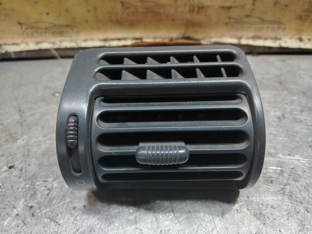 Дефлектор обдува салона V82O4V Peugeot 806 - Фото 1
