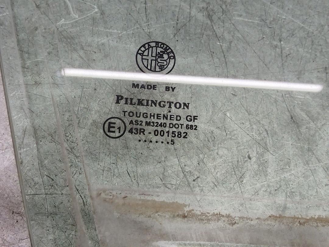 Стекло двери передней правой 82QLN6 Alfa Romeo 147 купить