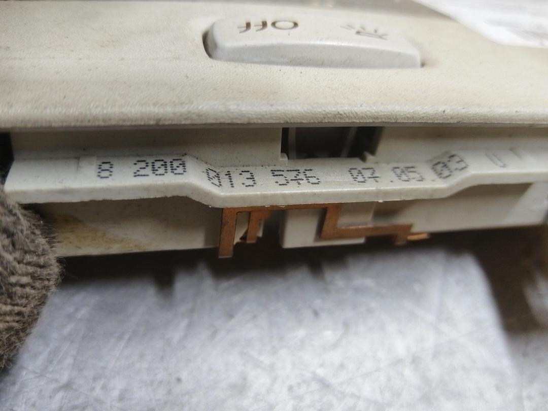 Фонарь салона (плафон) ZPEZ9S Renault Laguna купить в магазине запчастей бу