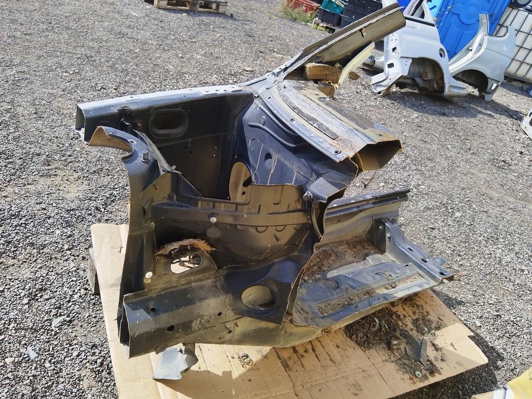 Стойка кузовная передняя правая M9T4QA BMW 5 E39 купить в магазине запчастей бу