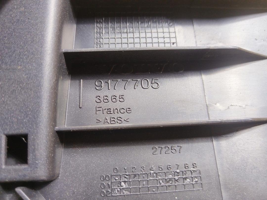 Кожух панели приборов D88001 Volvo S60 купить на авторазборке