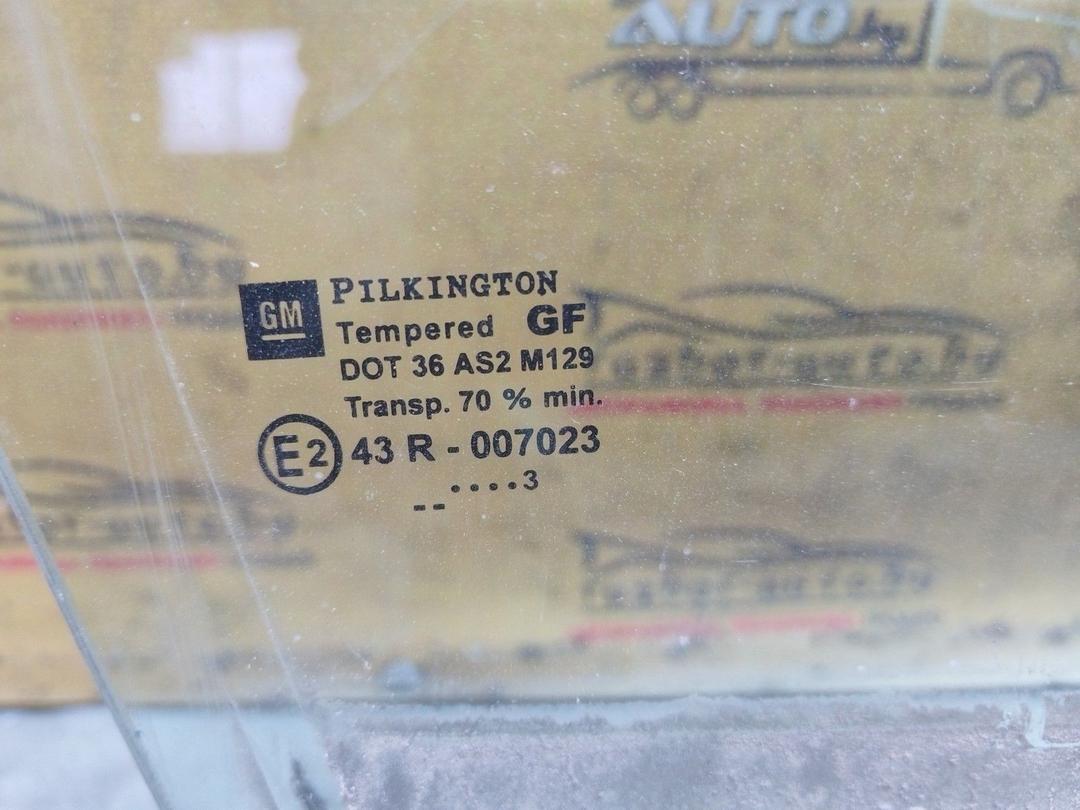 Стекло двери передней правой 4381I8 Opel Zafira купить