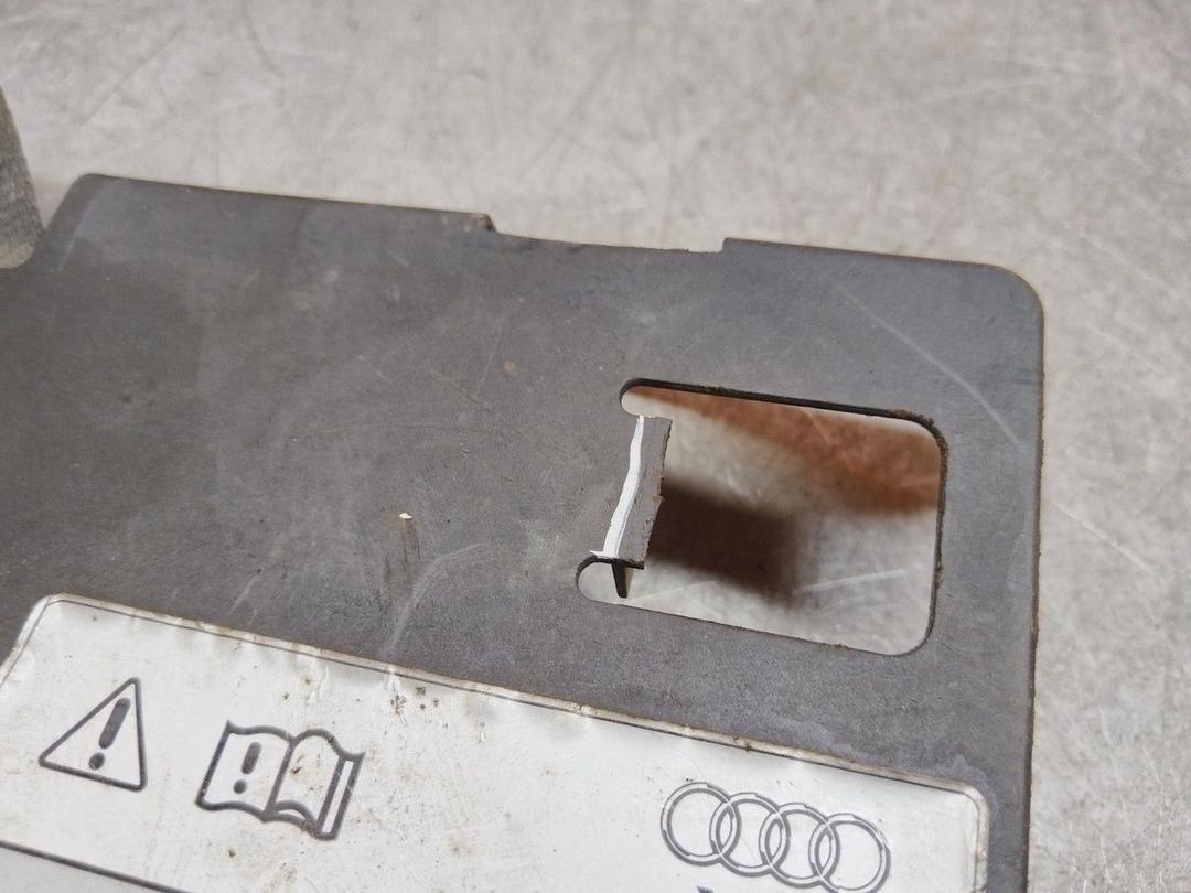 Крышка аккумулятора 27GO4I Audi A6 купить в магазине запчастей бу