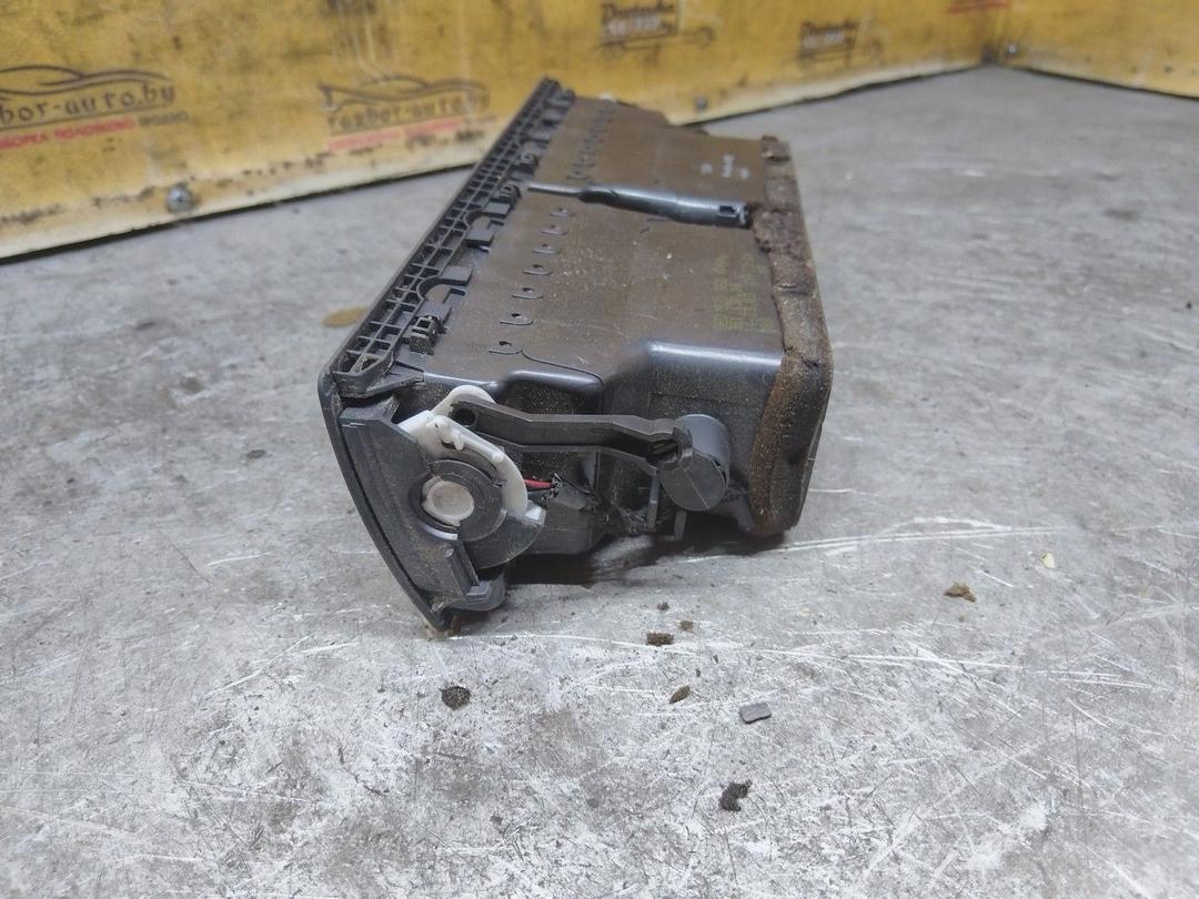 Дефлектор обдува салона Y7CPNE Audi A4 купить на авторазборке