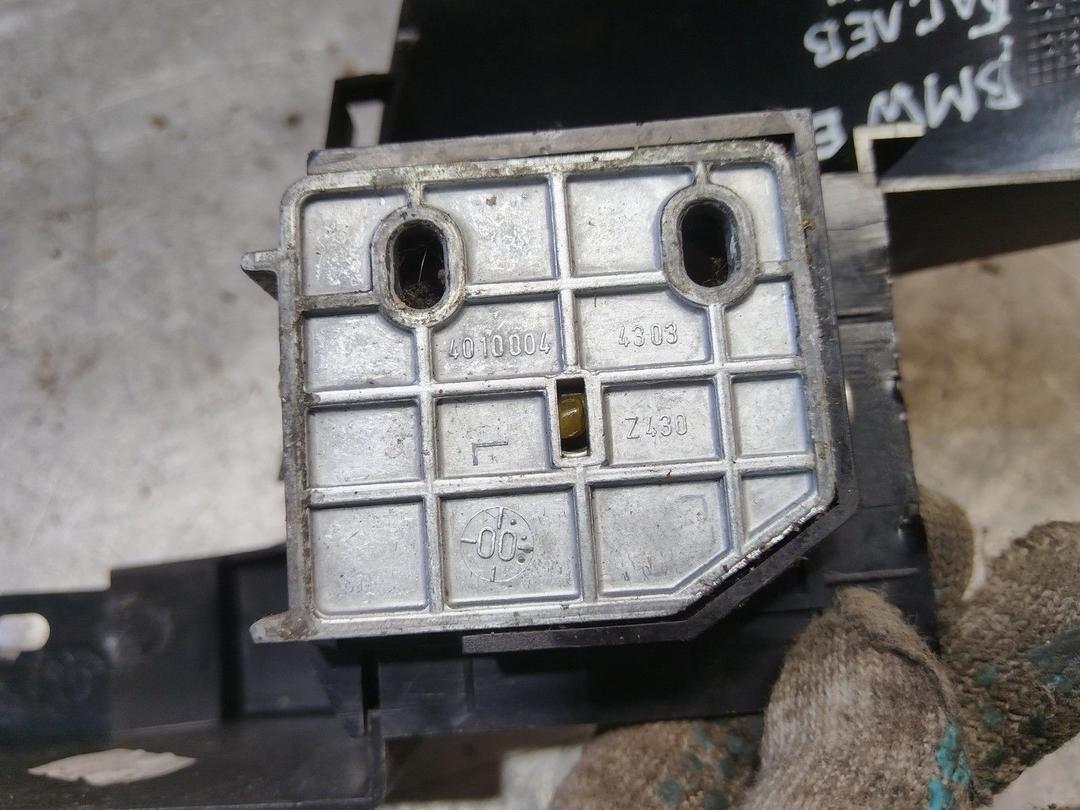 Направляющая шторки багажника (салазки) Z3BR2W BMW 5 E39 купить в магазине запчастей бу