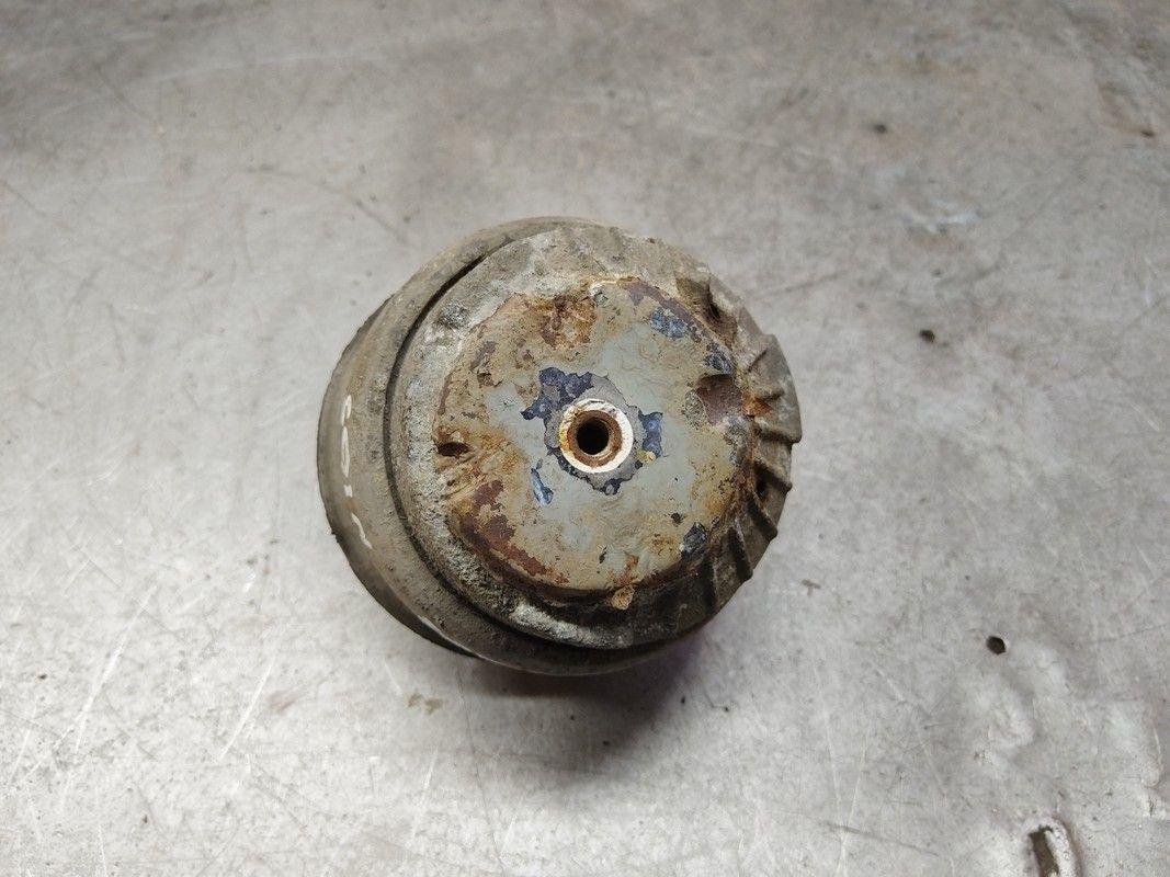 Подушка крепления двигателя Q9H3P8 Mercedes C W202 - Фото 3