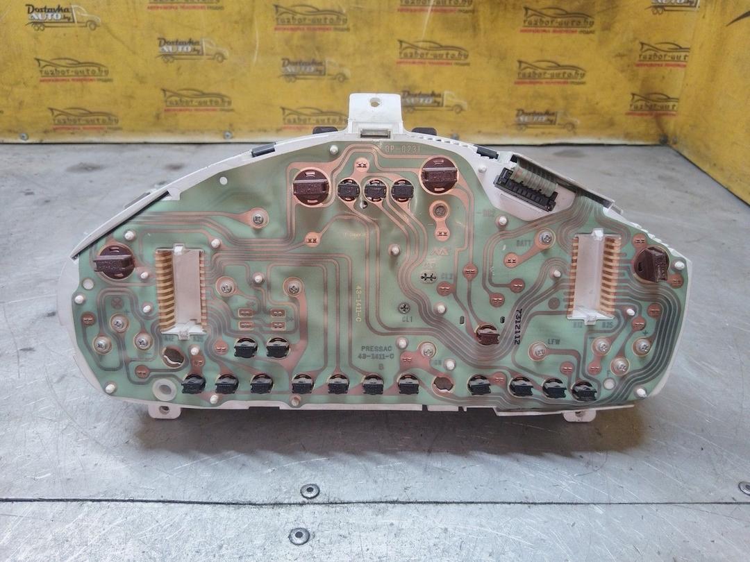 Щиток приборов (приборная панель) ADHN8Z Mitsubishi Carisma купить в магазине запчастей бу