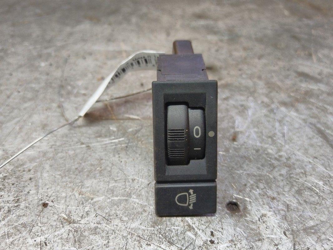 Кнопка корректора фар MRAHWV Peugeot 406