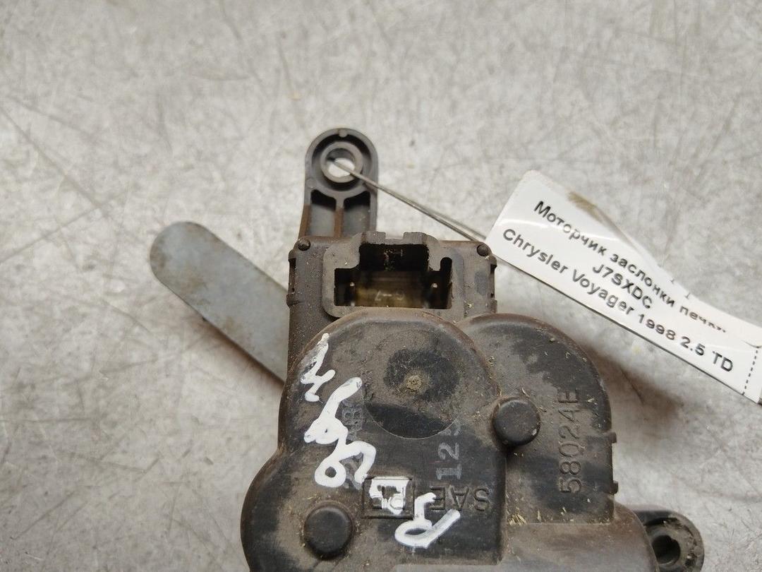 Моторчик заслонки печки J7SXDC Chrysler Voyager - Фото 3