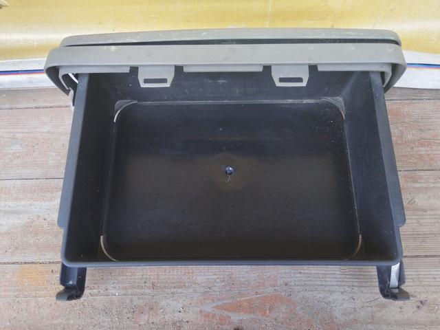 Бардачок PUKY2E Renault Scenic купить с доставкой. Огромный выбор салонов. У нас есть практически все.