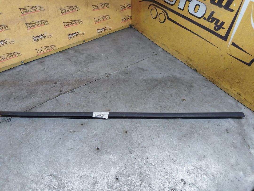 Молдинг стекла двери задней правой наружный G5U628 Volkswagen Passat - Фото 1