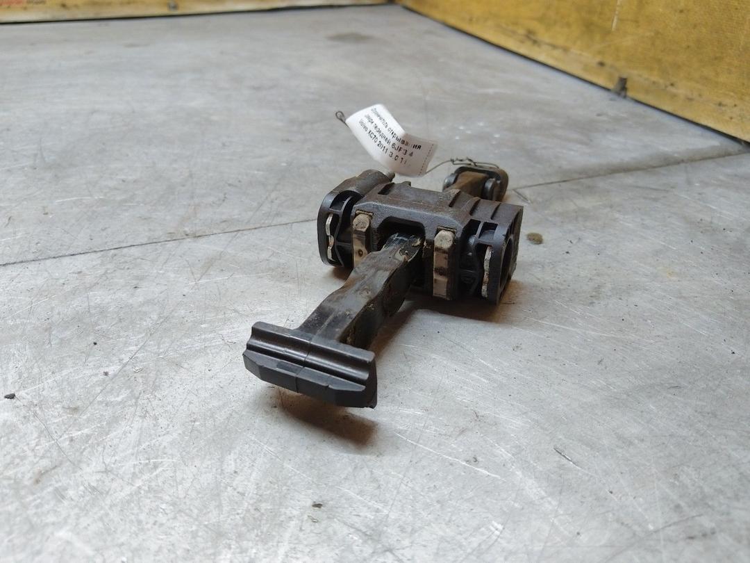 Ограничитель открывания двери передней 6JF3I4 Volvo XC70 купить в магазине запчастей бу