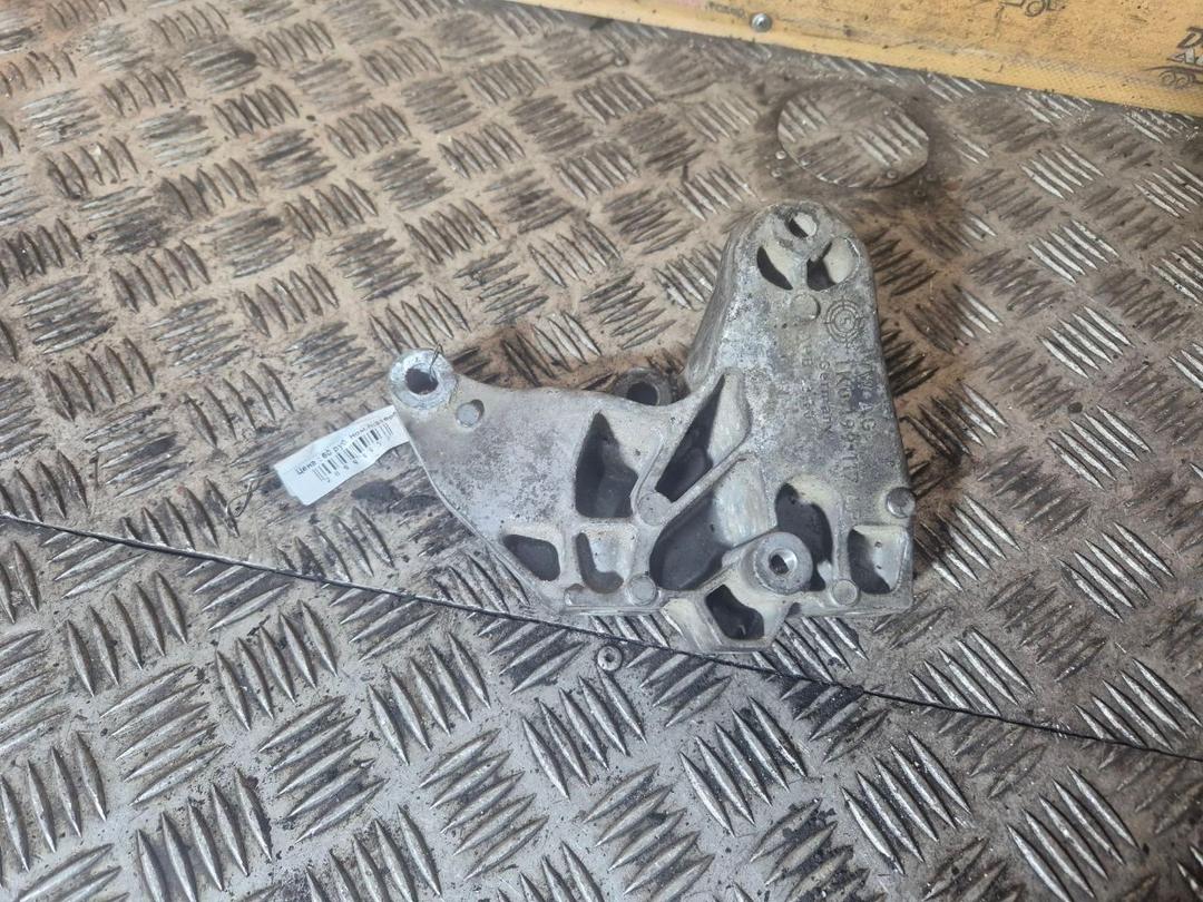 Кронштейн КПП XQ1FYX Volkswagen Caddy купить