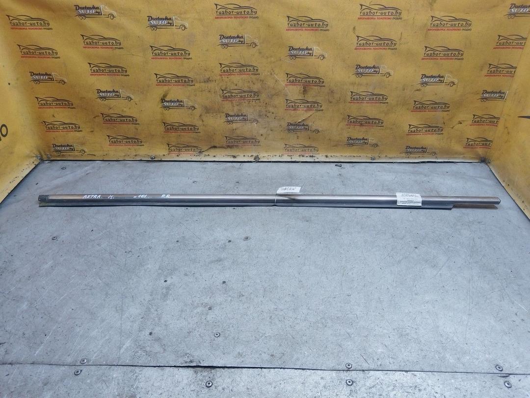 Молдинг стекла двери передней правой наружный X7MOSQ Opel Astra купить в магазине запчастей бу