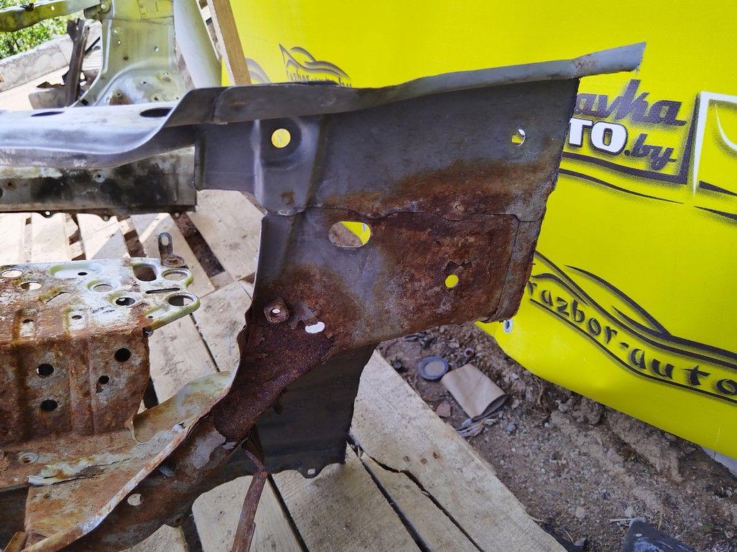 Передняя панель крепления облицовки (телевизор) U3EONV Toyota Avensis Verso купить в магазине запчастей бу