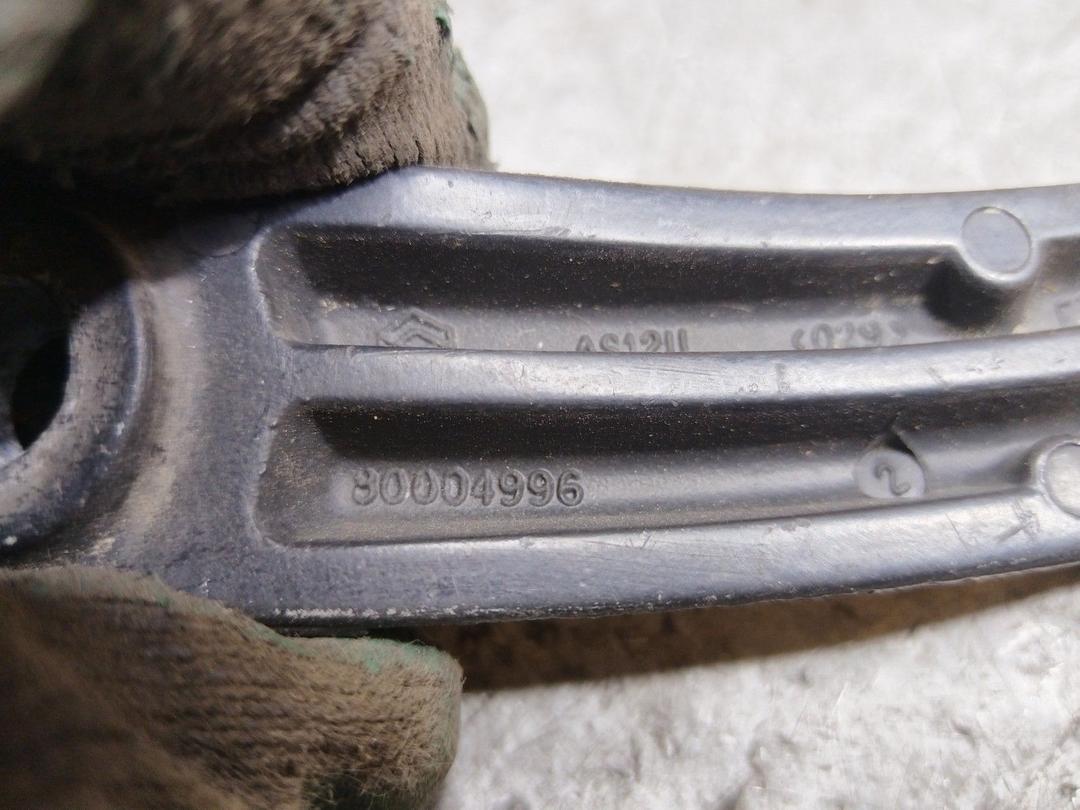 Щеткодержатель (поводок стеклоочистителя, дворник) X5DJQT Renault Laguna купить в магазине запчастей бу