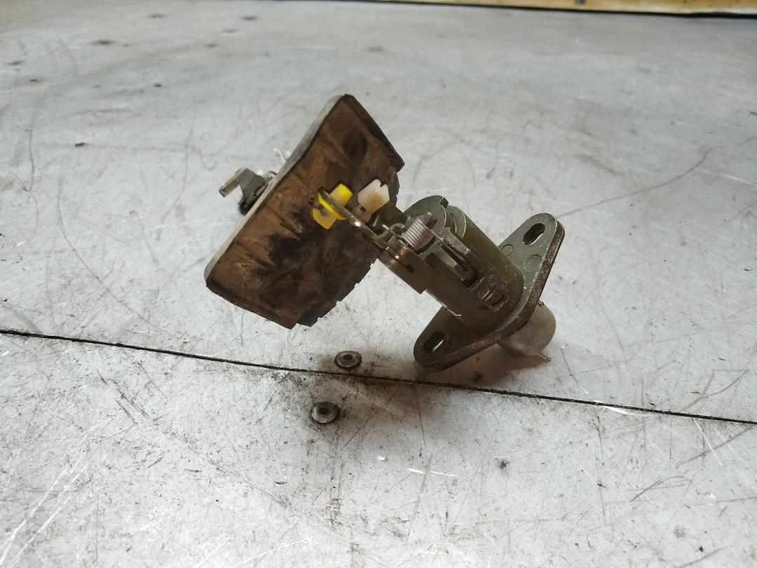 Кнопка открытия багажника X7W5Q5 Nissan Almera - Фото 4