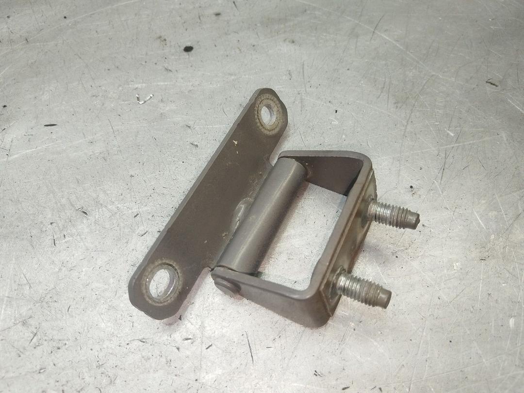 Петля крышки багажника Q62SVB Kia Sorento купить с доставкой