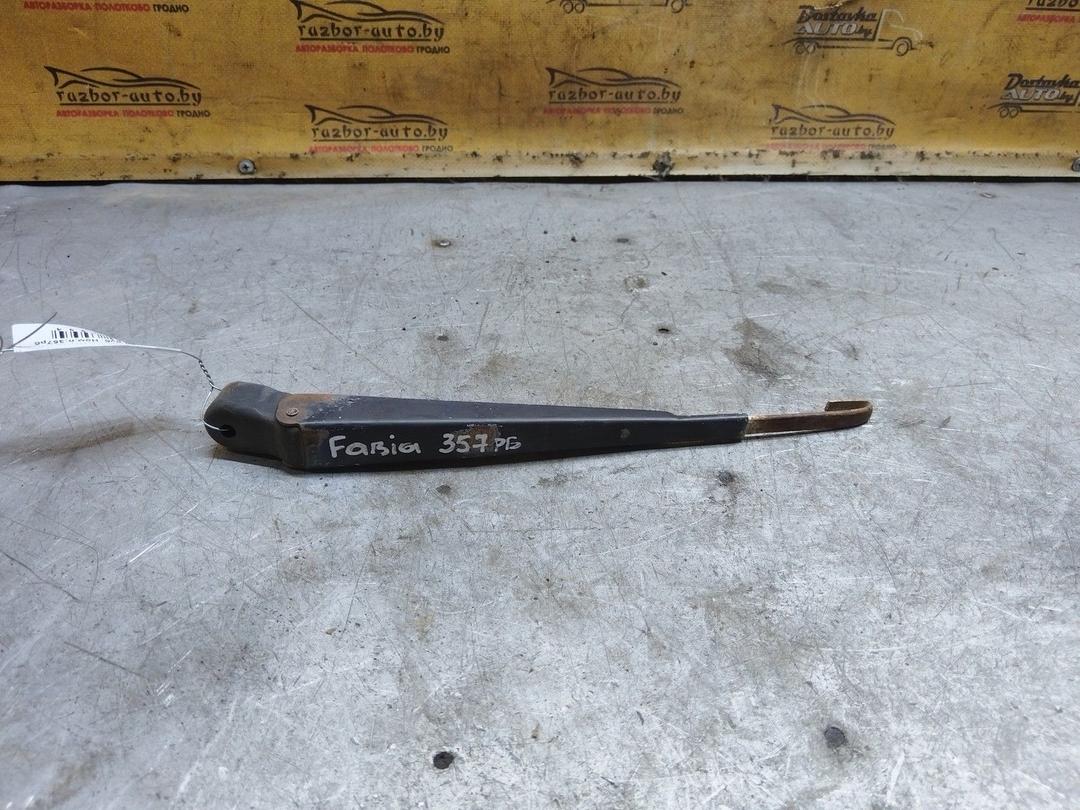 Щеткодержатель задний 7EUW51 Skoda Fabia