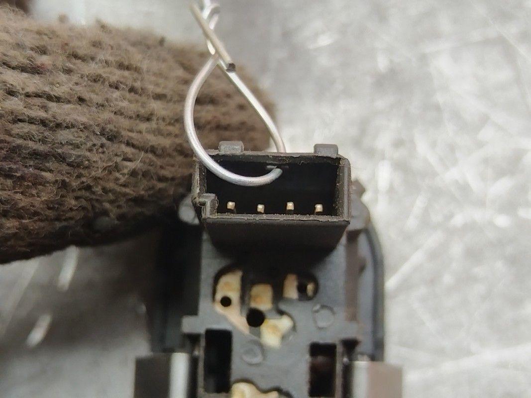 Кнопка стеклоподъемника заднего правого J2470X Opel Meriva купить с доставкой