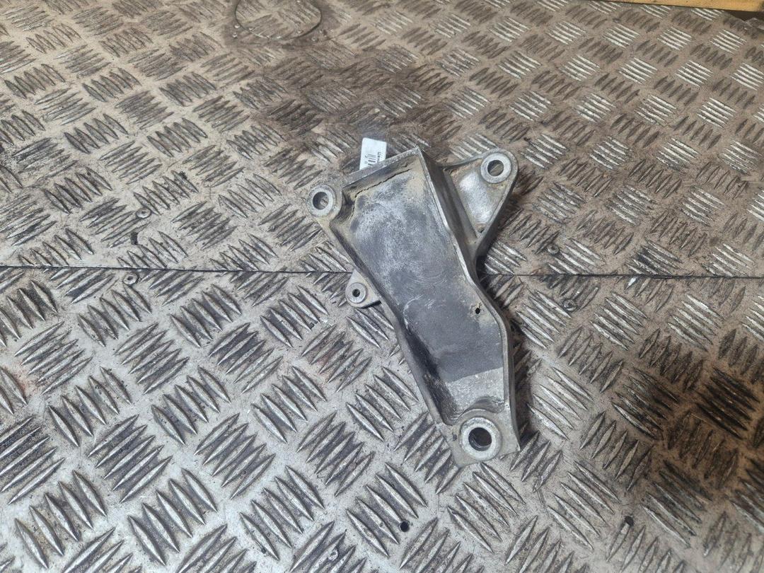 Кронштейн КПП ZZ706V Audi A4 купить на авторазборке