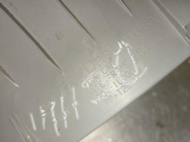 Обшивка крышки багажника D29642 Kia Sorento купить в магазине запчастей бу