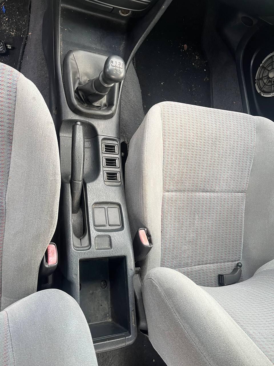 Консоль салона (центральная часть) 19NZ2B Mitsubishi Carisma купить с доставкой