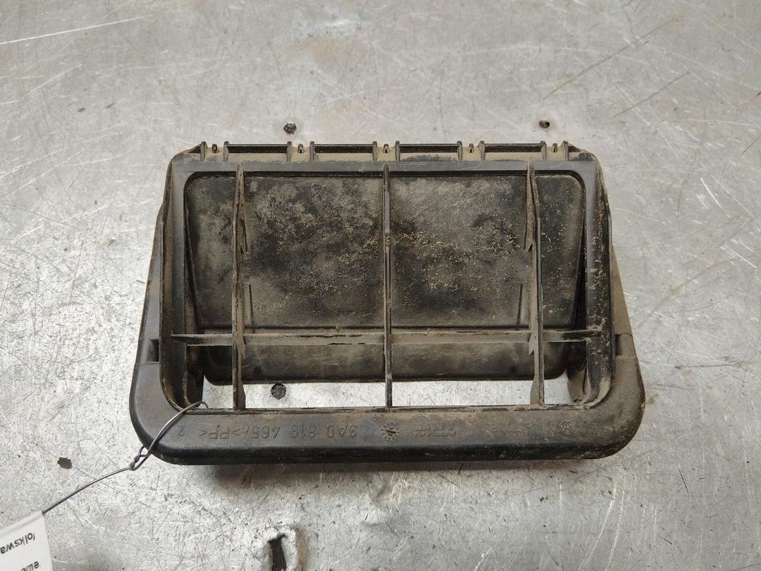 Решетка вентиляции кузова INM21K Volkswagen Passat