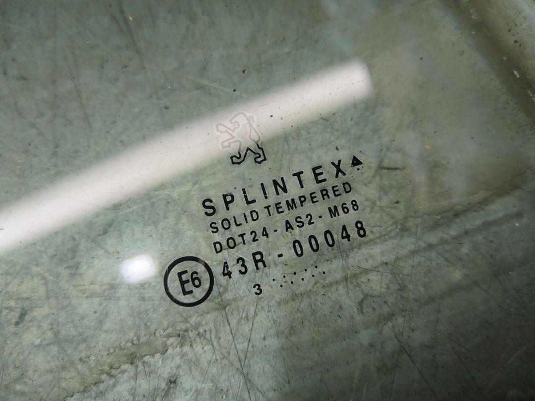 Стекло двери задней правой 0XMTHK Peugeot 307 купить