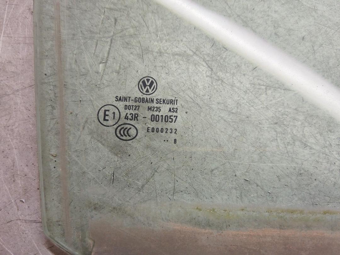 Стекло двери передней правой QQA4I7 Volkswagen Caddy купить