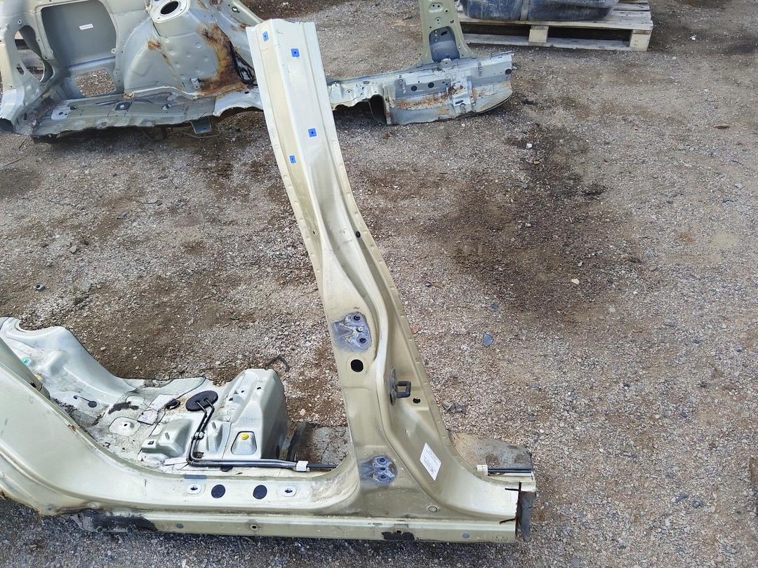 Стойка кузовная центральная правая OWE614 Subaru Forester