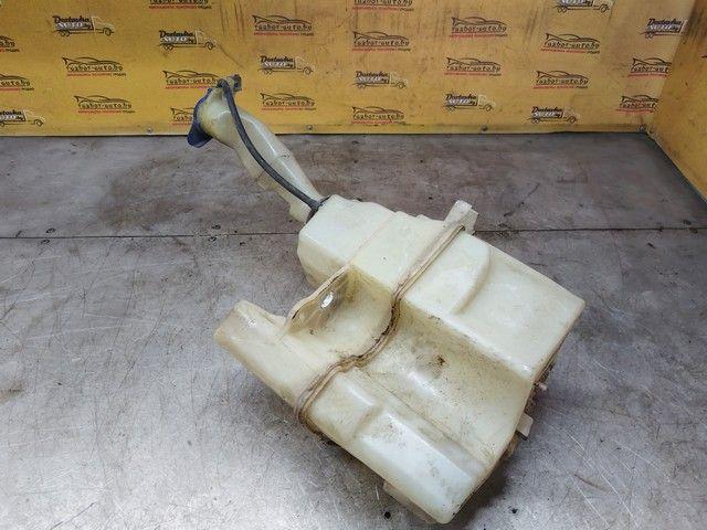 Бачок омывателя QM68HH Volvo V70 купить в магазине запчастей бу