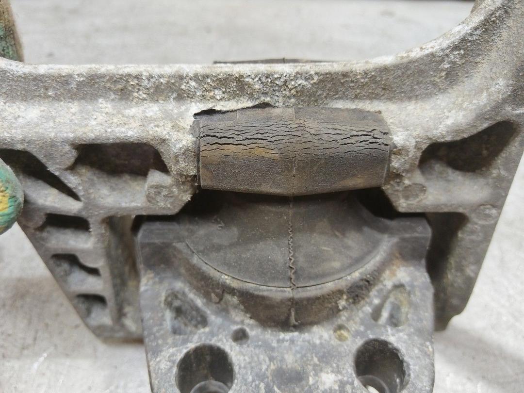 Подушка крепления двигателя AJ8YC1 Ford Focus - Фото 5