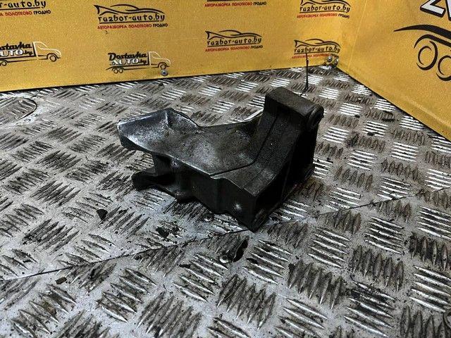 Кронштейн двигателя SP3AOB Peugeot 406 - Фото 2
