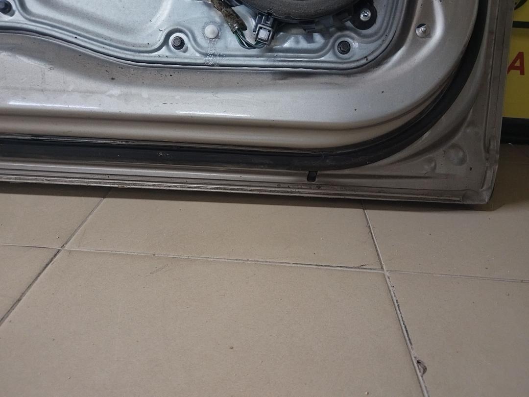 Дверь передняя левая XEH3Y4 Volvo XC70 undefined