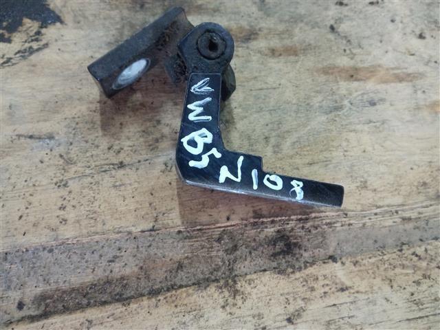 Петля двери передней правой 575188 Volkswagen Passat купить