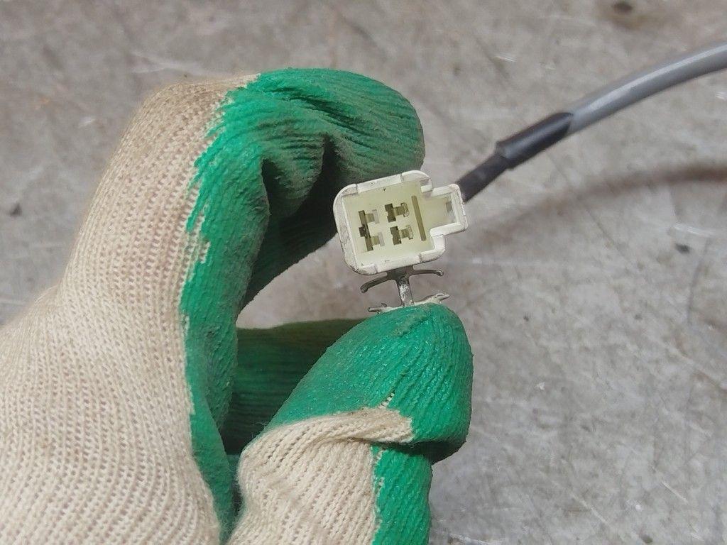 Замок багажника H3U6RK Toyota Corolla Verso - Фото 5