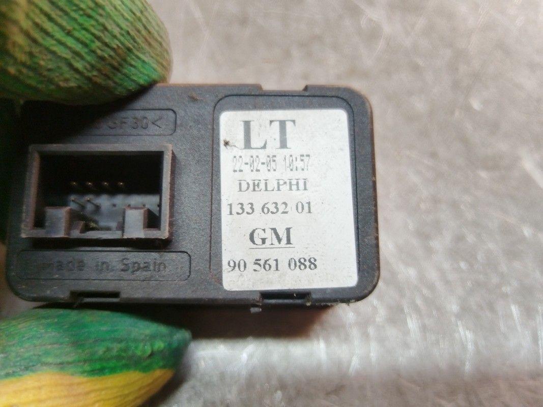 Блок управления стеклоподъемниками M27A51 Opel Zafira купить в магазине запчастей бу