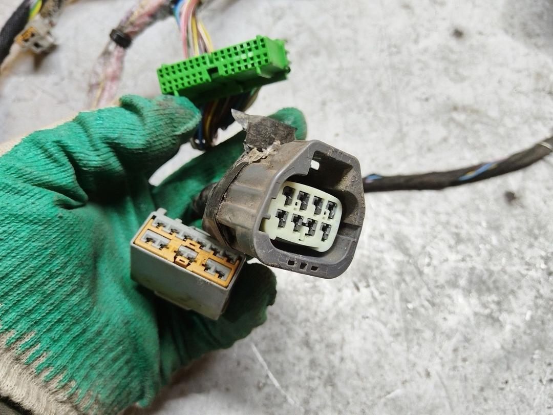 Проводка двери передней правой KQ8P8Q Volvo S60 купить с доставкой