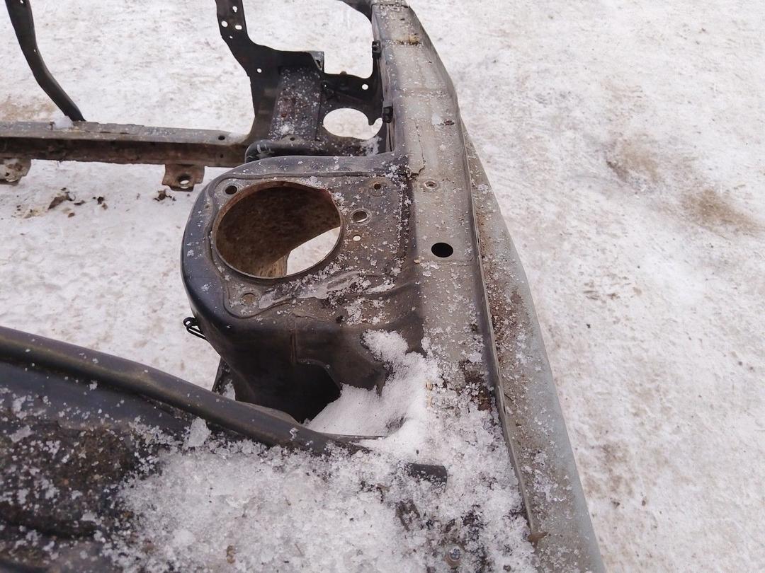 Стакан лонжерона правый 04OL5U Mitsubishi Carisma купить с доставкой