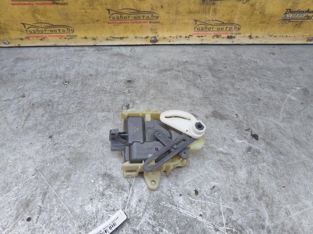 Моторчик заслонки печки M4ZLJ0 Volkswagen Passat купить с доставкой