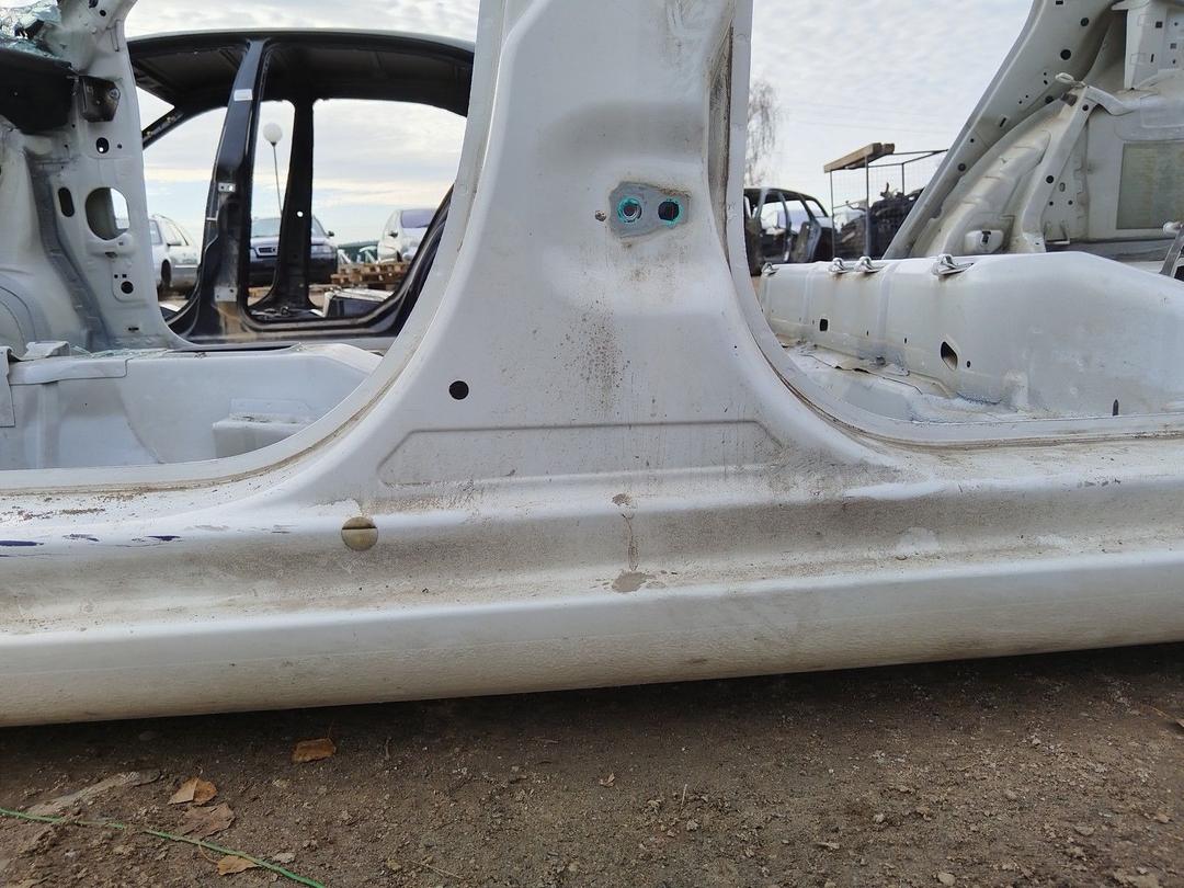 Стойка кузовная центральная левая DWYATD Skoda Fabia купить