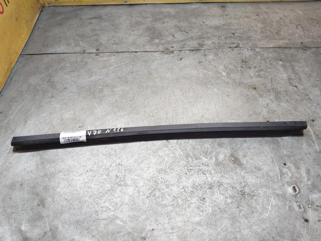 Молдинг стекла двери задней правой внутренний 5M1O64 Volvo V70 - Фото 1