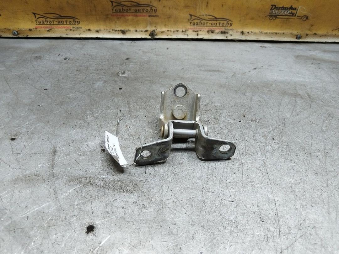 Петля двери задней правой WLCU2T Mazda 3 купить с доставкой