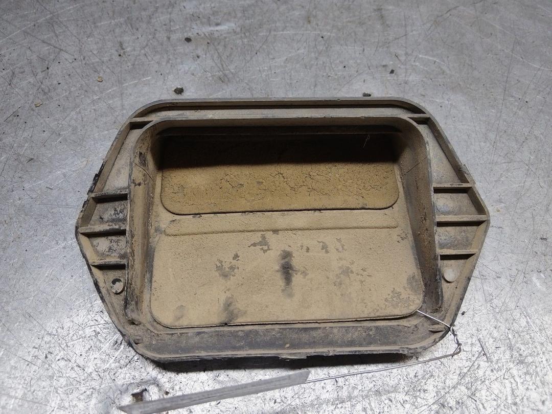 Решетка вентиляции кузова Z29Y4W Mazda Premacy - Фото 1